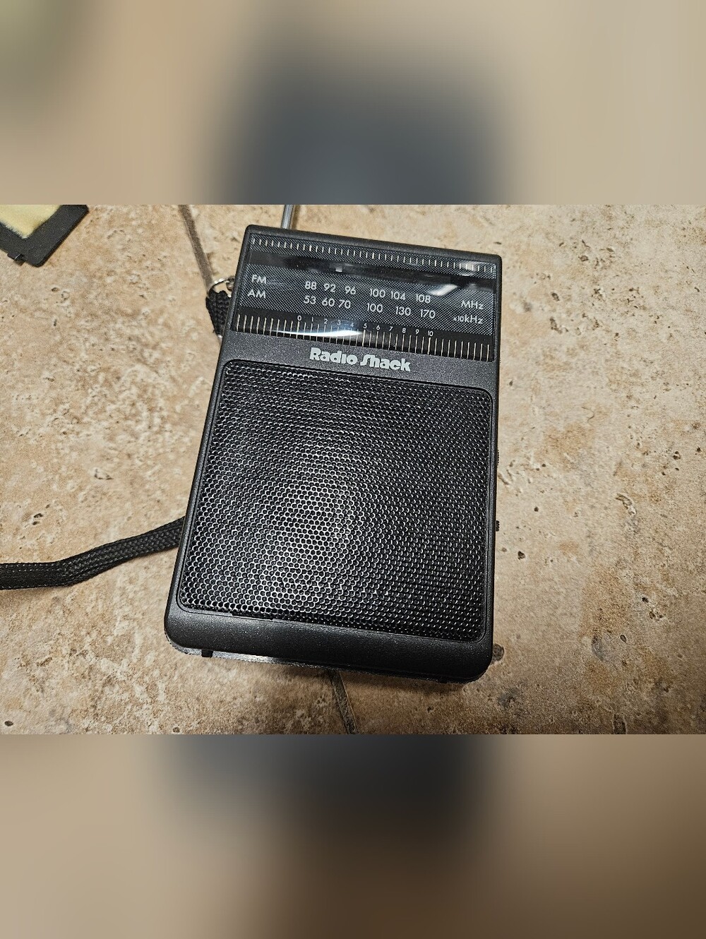 Realistic Radio Shack Hand AM/FM Radio M# 12-725 Tested Antenna Fully Extends. 
